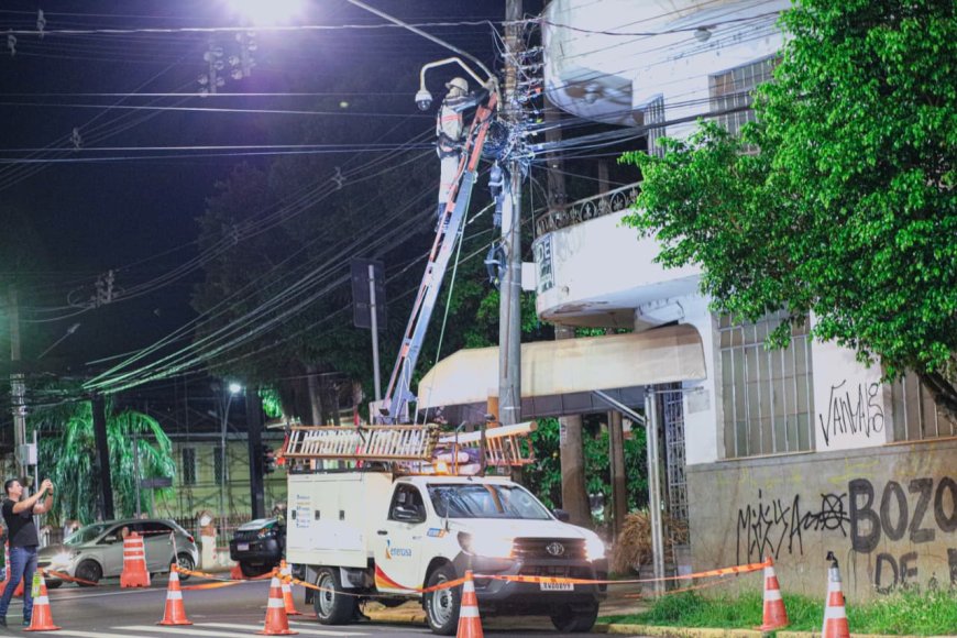 Rede Limpa remove 15 mil metros de cabos irregulares no Centro de Campo Grande em operação inédita