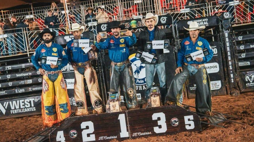 Final do rodeio da Expoagro reúne multidão e encerra Festa do Peão em Dourados