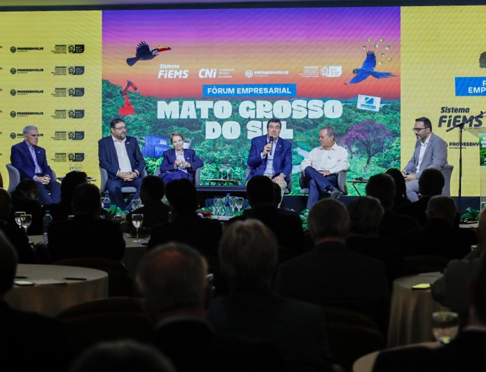 Governador Eduardo Riedel coloca Mato Grosso do Sul em cenário industrial de sucesso, com geração de empregos e destaque nacional