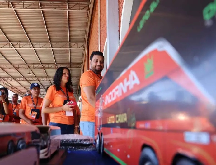 Encontro de busólogos reúne apaixonados por ônibus de vários estados em Campo Grande