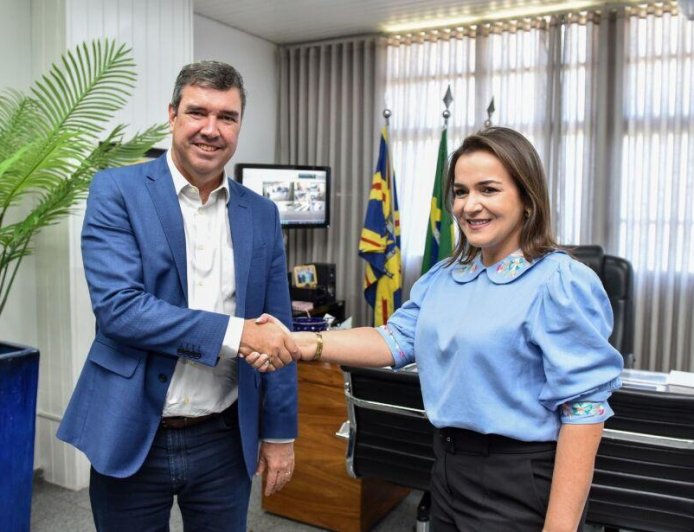 Torre de Babel: PF, MPMS e escândalos implodem ponte entre Governador Riedel e Prefeita Adriane Lopes