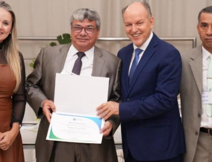 Em noite de homenagem, Junior Mochi entrega Moções a 78 pastores em Campo Grande