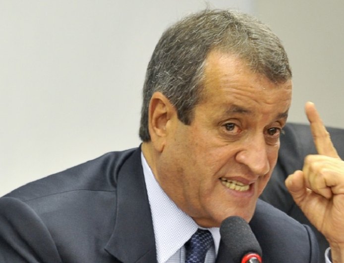 Valdemar tenta conter crise no PL entre Michelle e Flávio